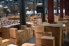 Hunderte von Umzugskartons rings um den Lesesaal der Zweigbibliothek Naturwissenschaften