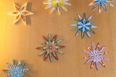 Quilling-Sterne in der Ausstellung "Sternstunden"